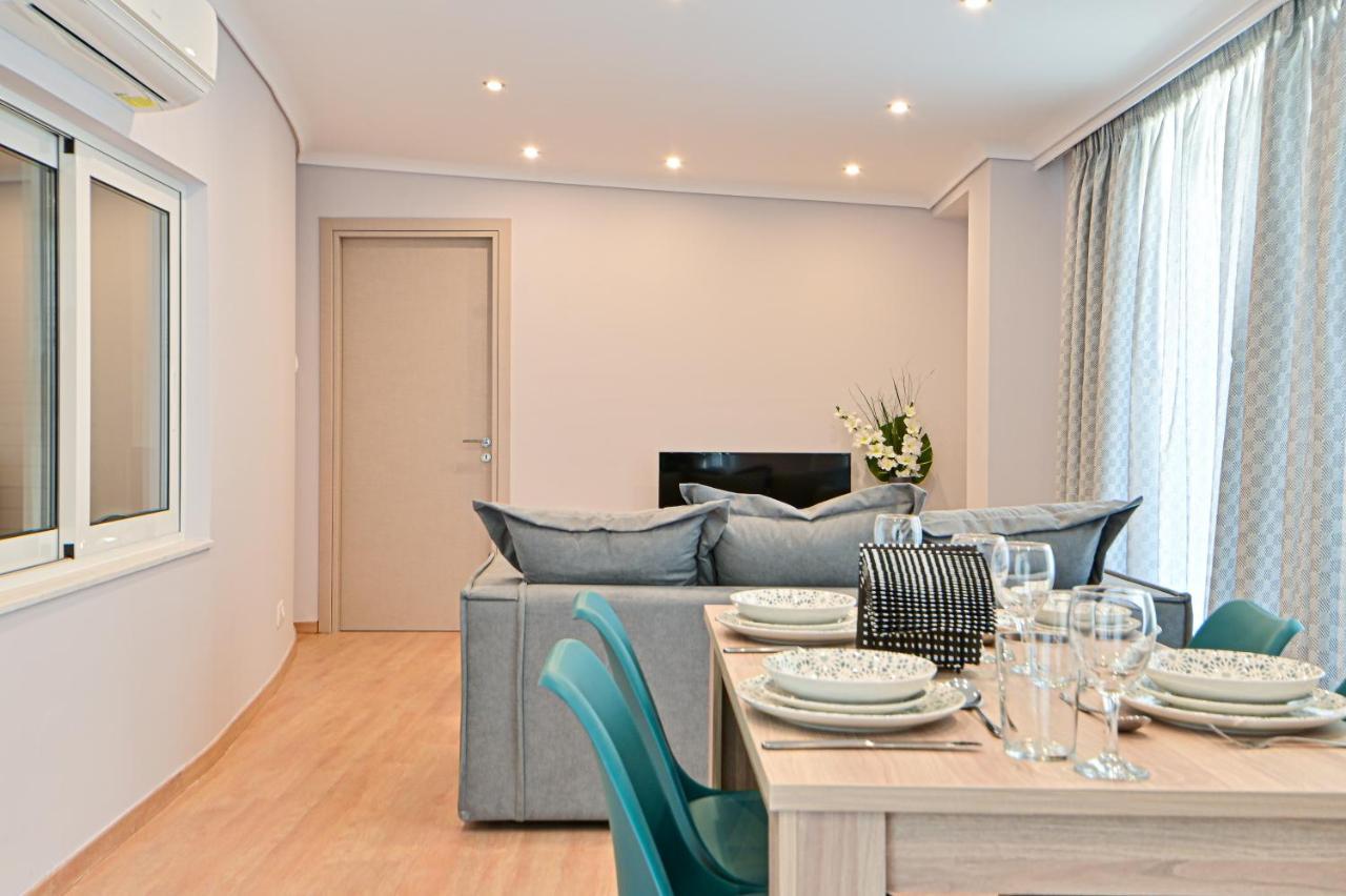Charming Apartment With A Sea View Terrace Piræus Eksteriør billede