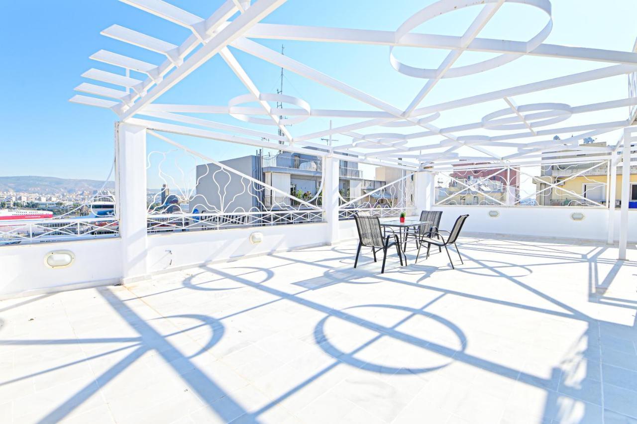 Charming Apartment With A Sea View Terrace Piræus Eksteriør billede